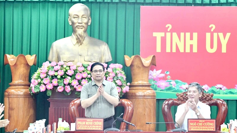 Thủ tướng chủ trì buổi làm việc với Ban Thường vụ Tỉnh ủy Trà Vinh.