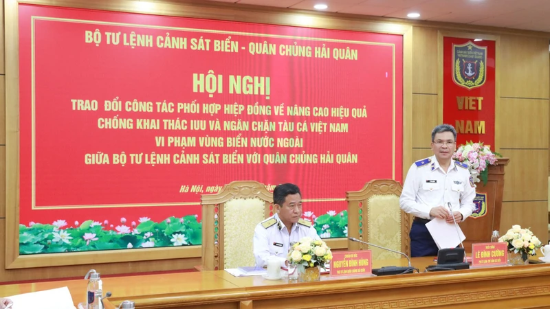 Thiếu tướng Lê Đình Cường, Phó Tư lệnh-Tham mưu trưởng Cảnh sát biển Việt Nam phát biểu tại hội nghị. 
