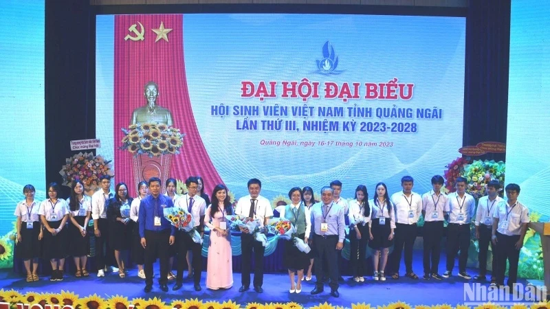 Ban Chấp hành Hội Sinh viên Việt Nam tỉnh Quảng Ngãi khóa 3, nhiệm kỳ 2023-2028 ra mắt trước Đại hội. 