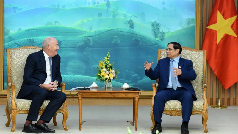 Thủ tướng Phạm Minh Chính tiếp ông Guy Bradley, Chủ tịch Tập đoàn John Swire&Sons (Anh).