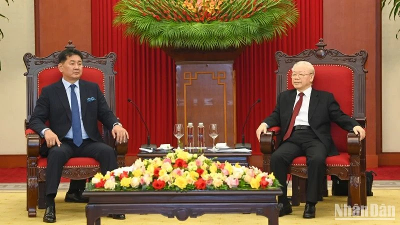 Tổng Bí thư Nguyễn Phú Trọng và Tổng thống Mông Cổ Ukhnaagiin Khurelsukh tại buổi tiếp.