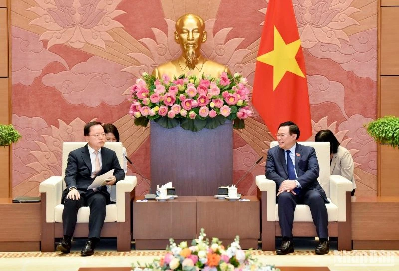 Chủ tịch Quốc hội Vương Đình Huệ phát biểu tại buổi tiếp Tổng Giám đốc phụ trách tài chính Tập đoàn Samsung Park Hark Kyu.