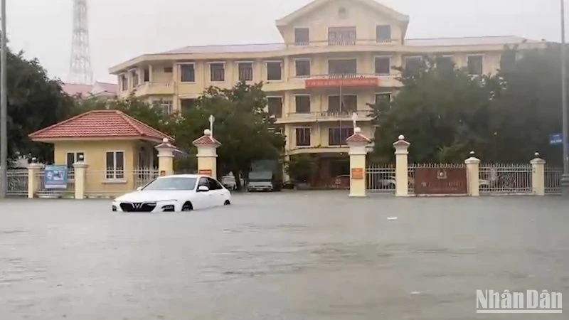 [Video] Nhiều nơi ngập lụt ở Thừa Thiên Huế