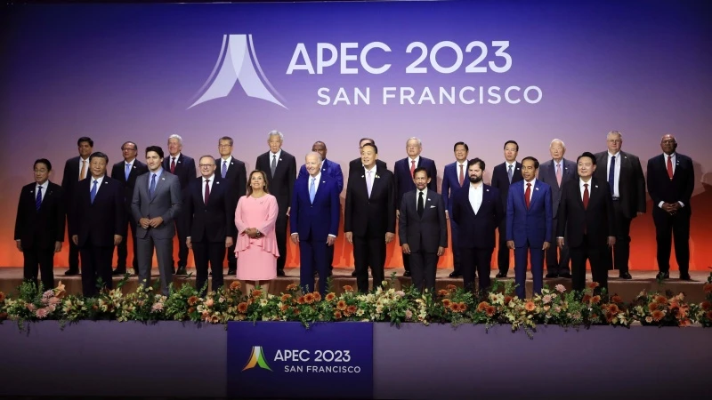 Chủ tịch nước Võ Văn Thưởng với các Nhà Lãnh đạo Kinh tế APEC. (Ảnh: Thống Nhất/TTXVN)