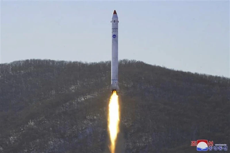 Hình ảnh do Hãng Thông tấn Triều Tiên (KCNA) đăng phát ngày 19/12/2022 về vụ phóng thử tên lửa mang vệ tinh thực nghiệm tại bãi phóng vệ tinh Sohae ở Tongchang-ri. (Ảnh: AFP/TTXVN)