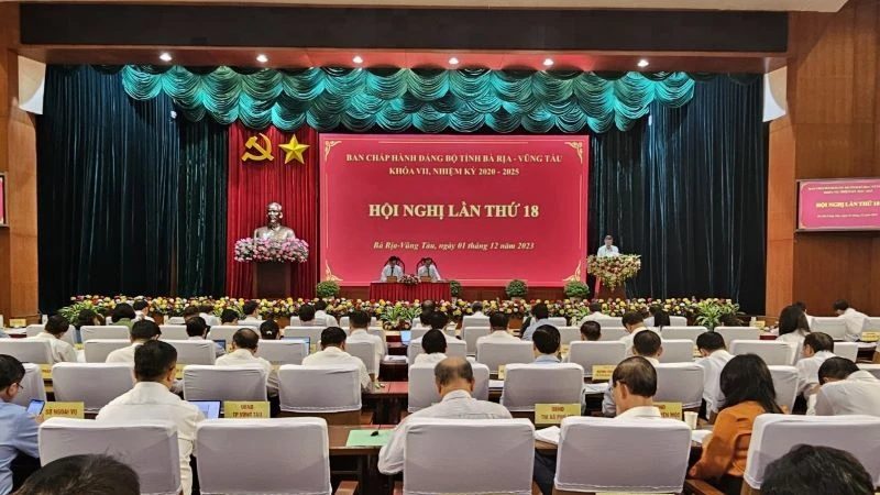Toàn cảnh Hội nghị Ban Chấp hành Đảng bộ tỉnh lần thứ 18.