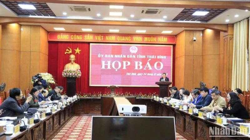 Quang cảnh buổi họp báo.