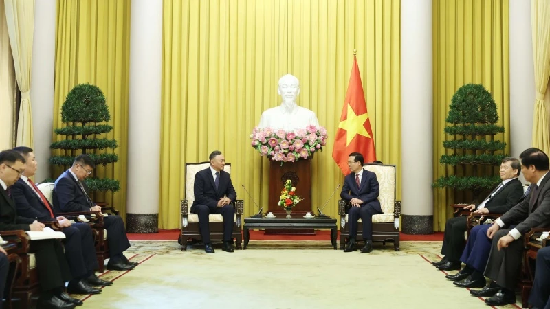 Chủ tịch nước Võ Văn Thưởng tiếp Viện trưởng Viện Kiểm sát Mông Cổ. (Ảnh: Thống Nhất/TTXVN)