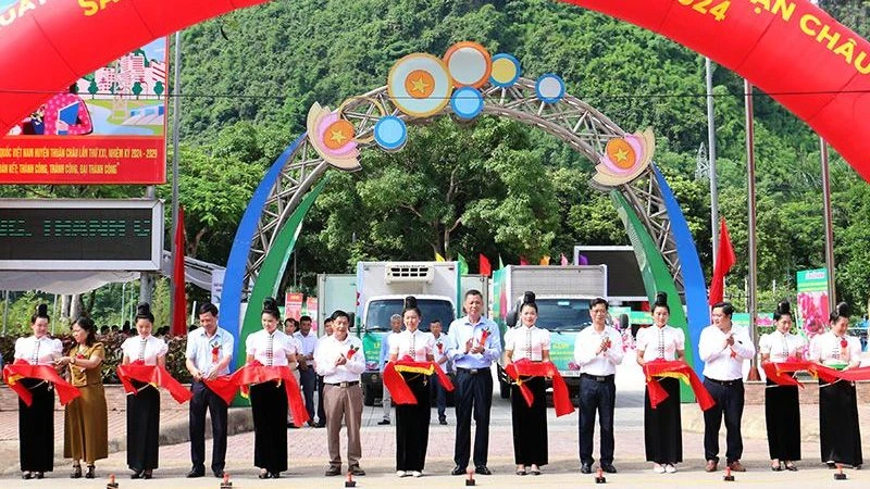 Lễ xuất hành xuất khẩu sản phẩm thanh long ruột đỏ sang thị trường Italia.
