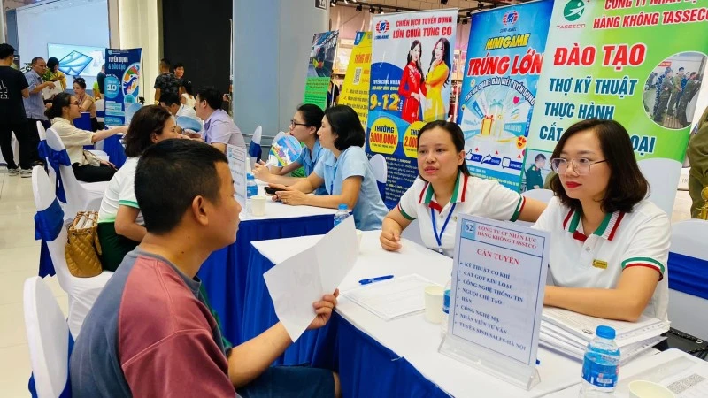 Hoạt động tư vấn tuyển dụng tại Phiên giao dịch việc làm.