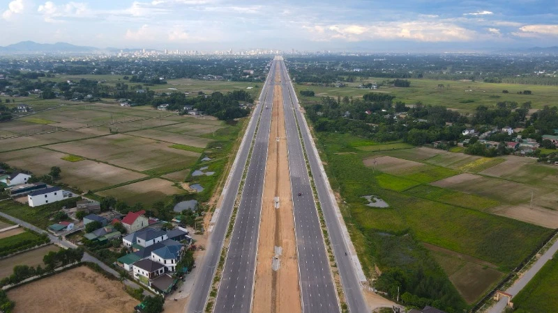 Đại lộ Vinh-Cửa Lò được thông xe vào ngày 29/8/2024. (Ảnh: ĐỨC HÙNG)