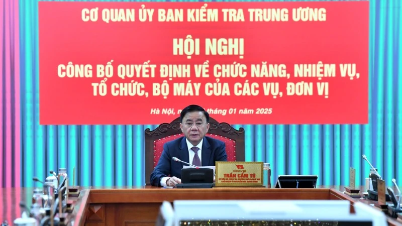 Đồng chí Trần Cẩm Tú, Ủy viên Bộ Chính trị, Thường trực Ban Bí thư, Chủ nhiệm Ủy ban Kiểm tra Trung ương chủ trì Hội nghị. (Ảnh: ĐĂNG KHOA)