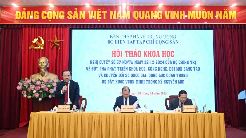 Các đồng chí chủ trì Hội thảo khoa học. (Ảnh: Thế Đại)