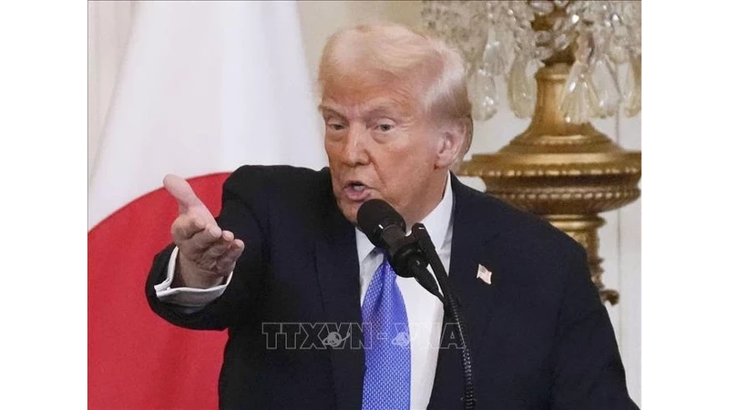 Tổng thống Mỹ Donald Trump phát biểu trong cuộc họp báo tại Nhà Trắng. (Ảnh: Kyodo/TTXVN)