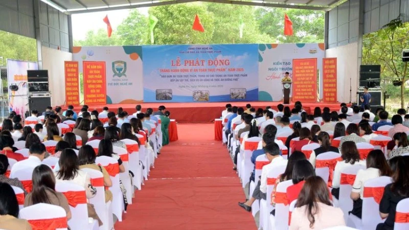 Toàn cảnh buổi lễ phát động Tháng hành động vì an toàn thực phẩm năm 2025. (Ảnh: THÀNH CHUNG)