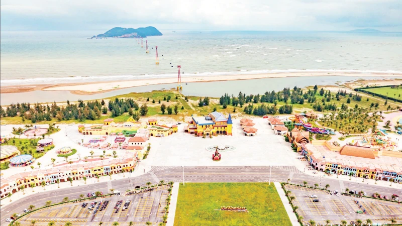 Khu giải trí VinWonders Cửa Hội, điểm nhấn thu hút du khách tại phố biển Cửa Lò.