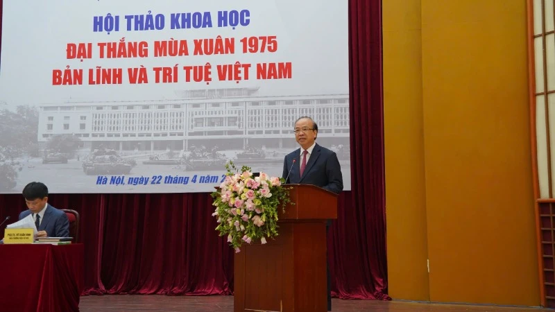 Tiến sĩ Phan Chí Hiếu, Chủ tịch Viện Hàn lâm Khoa học xã hội Việt Nam phát biểu khai mạc Hội thảo.