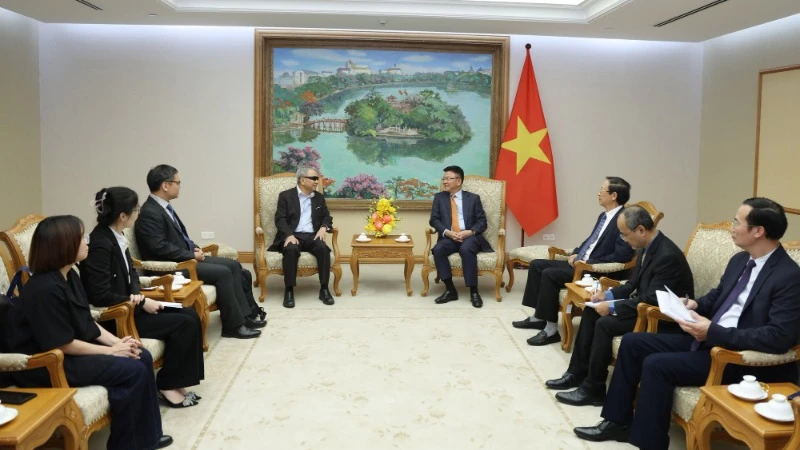 Phó Thủ tướng Lê Thành Long tiếp Giám đốc điều hành The Vietnam Foundation. (Ảnh: TTXVN)