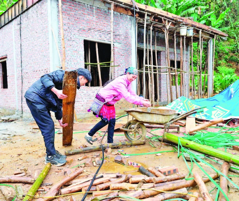 Ngôi nhà của gia đình chị Vàng Thị Dở (thôn Phéc Bủng, xã Bản Phố, huyện Bắc Hà, tỉnh Lào Cai) đang dần hoàn thiện.