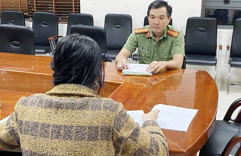 Tại cơ quan công an, bà N.T.N.L. thừa nhận hành vi sai trái của mình và cam kết không tái phạm.