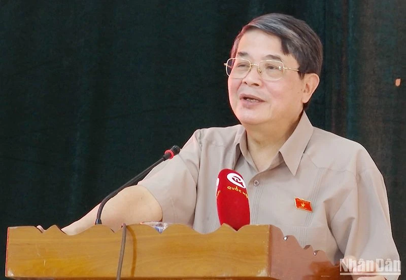 Phó Chủ tịch Quốc hội Nguyễn Đức Hải phát biểu tại buổi tiếp xúc cử tri tại huyện Tây Giang.