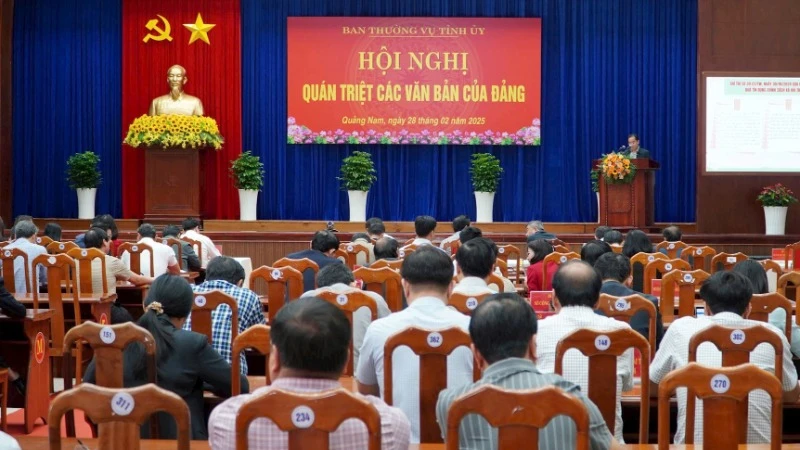 Quang cảnh hội nghị quán triệt các văn bản của Đảng đến đội ngũ cán bộ chủ chốt các cấp ở Quảng Nam.