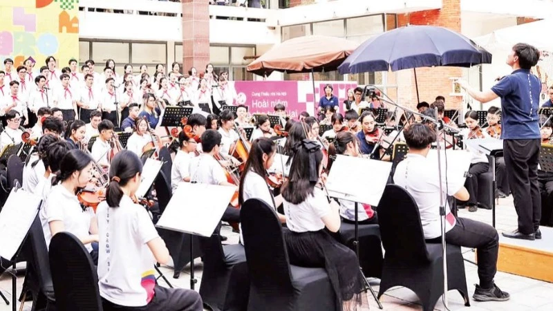 Nhiều chuyên gia gợi ý Hà Nội nên tái thiết những di sản đô thị, thí dụ như Cung Thiếu nhi trở thành những trung tâm CNVH