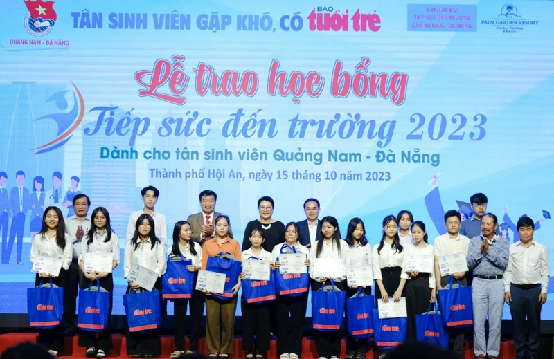 Lễ trao học bổng Tiếp sức đến trường 2023.