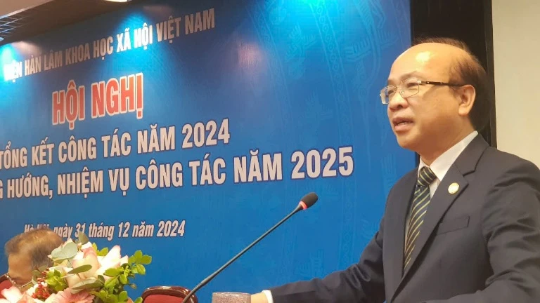 Tiến sĩ Phan Chí Hiếu, Chủ tịch Viện Hàn lâm Khoa học xã hội Việt Nam, nhấn mạnh, khẩu hiệu của năm 2025 là “Tinh gọn - Hiệu quả - Đột phá - Phát triển - Tăng tốc”. 