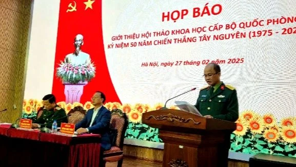 Đại diện Ban tổ chức thông tin những nội dung chính của hội thảo khoa học kỷ niệm 50 năm Chiến thắng Tây Nguyên.