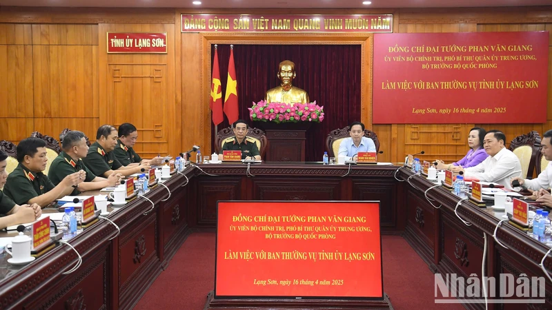 Quang cảnh buổi làm việc.