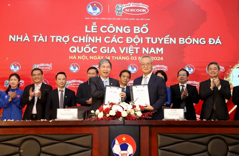 Công bố Acecook thành đối tác hàng đầu của đội tuyển bóng đá Việt Nam.