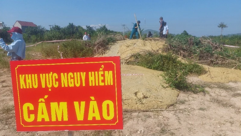Biển cảnh báo nguy hiểm được lắp đặt ngay sau sự cố xảy ra.