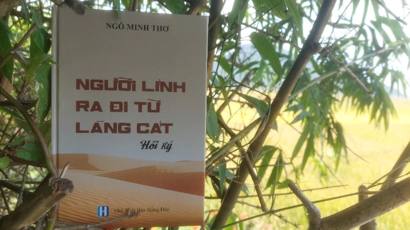 Bìa sách “Người lính ra đi từ Làng Cát”.