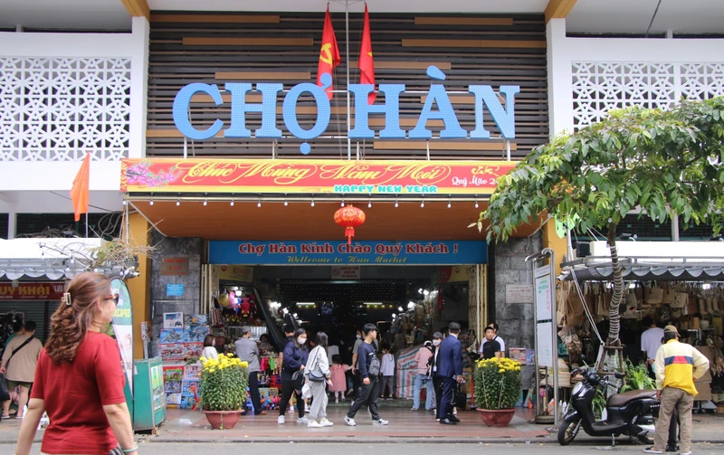 Chợ Hàn Đà Nẵng ngày 30 Tết.