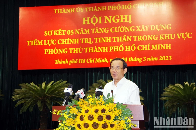 Đồng chí Nguyễn Văn Nên, Ủy viên Bộ Chính trị, Bí thư Thành ủy Thành phố Hồ Chí Minh phát biểu tại hội nghị.