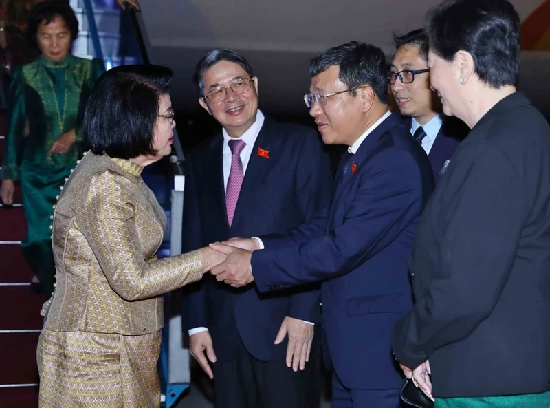 Lễ đón Chủ tịch Quốc hội Vương quốc Campuchia Samdech Khuon Sudary tại Sân bay Quốc tế Nội Bài. (Ảnh: TTXVN)