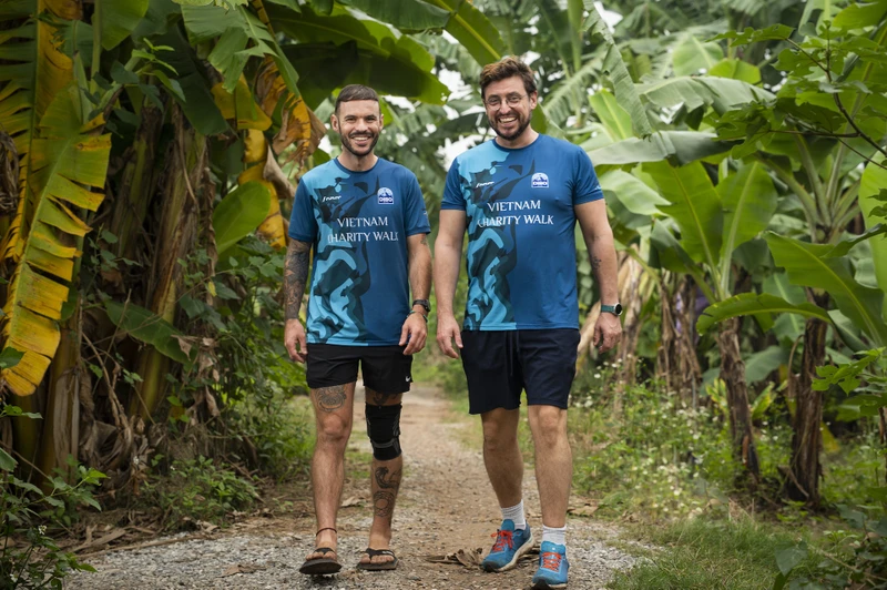 Thầy giáo Jake Norris và Sean Down.