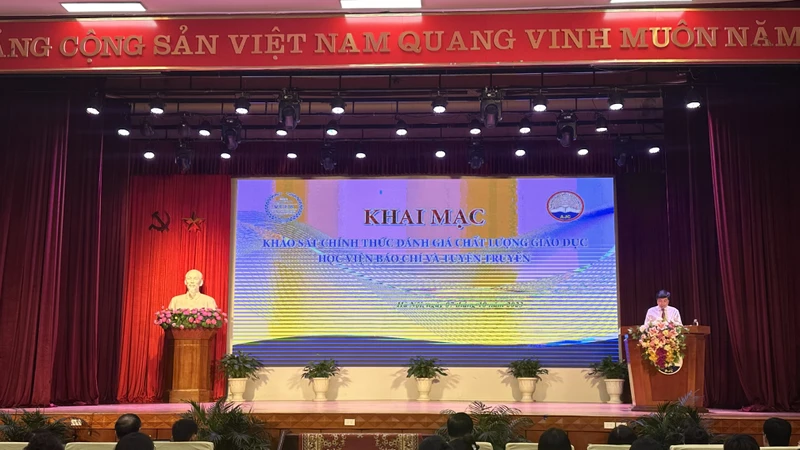 Giám đốc Học viện Báo chí và Tuyên truyền PGS, TS Phạm Minh Sơn phát biểu tại buổi khảo sát. 