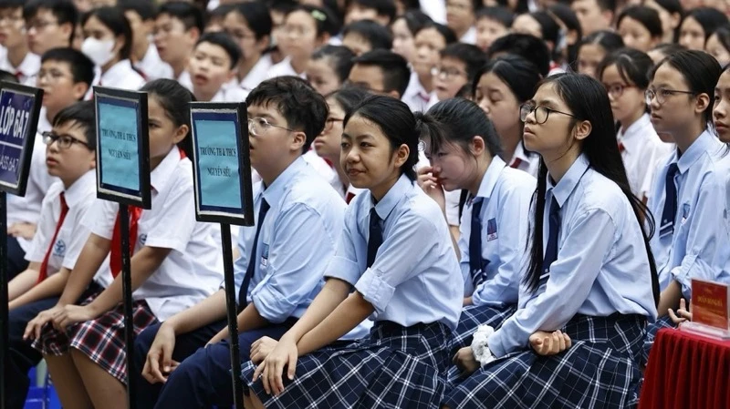 Học sinh xúc động khi tham gia chương trình.