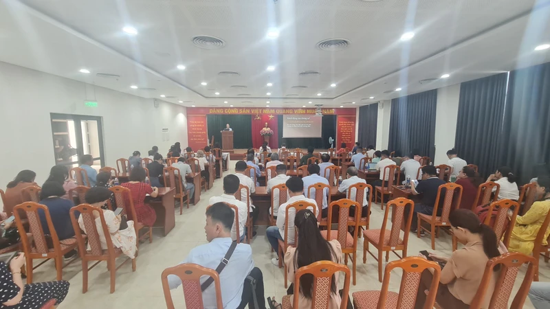 Hơn 100 phóng viên, biên tập viên, cán bộ lãnh đạo quản lý báo chí dự tập huấn “Chuyển đổi số báo chí trong tình hình mới”.