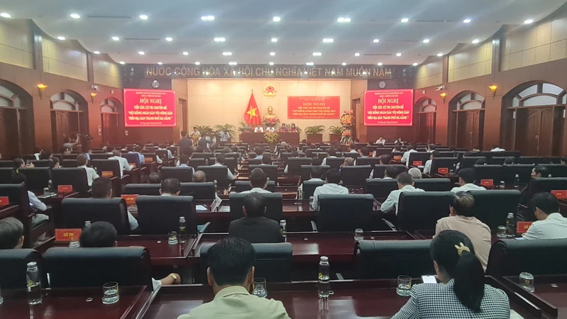 Hội nghị tiếp xúc cử tri chuyên đề “Hội đồng nhân dân với nông dân”. 