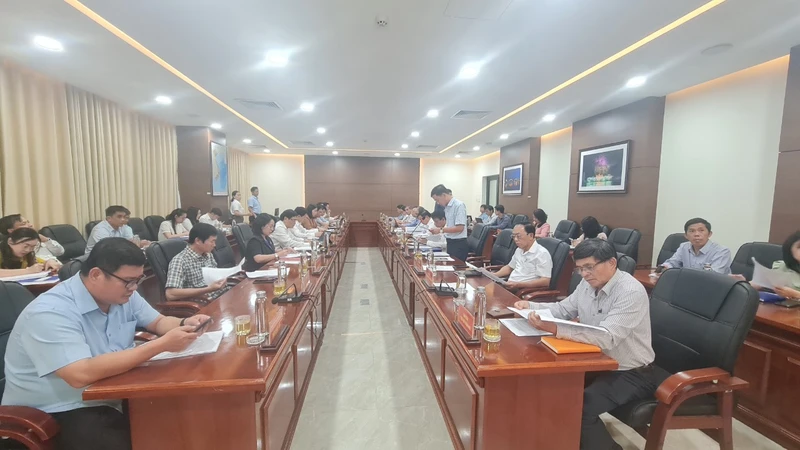 Thường trực HĐND thành phố tổ chức Hội nghị bàn giải pháp tháo gỡ khó khăn, thúc đẩy sản xuất kinh doanh.