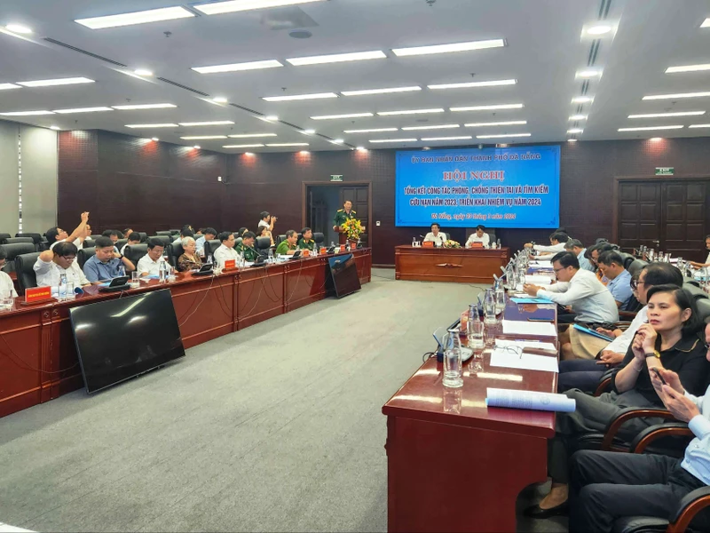 Quang cảnh hội nghị Tổng kết công tác phòng, chống thiên tai và tìm kiếm cứu nạn năm 2023 và triển khai nhiệm vụ năm 2024. 
