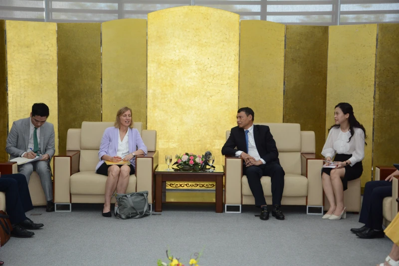 Bà Susan Burns, Tổng lãnh sự Hoa Kỳ tại Thành phố Hồ Chí Minh và đoàn công tác thăm và làm việc với lãnh đạo thành phố Đà Nẵng.