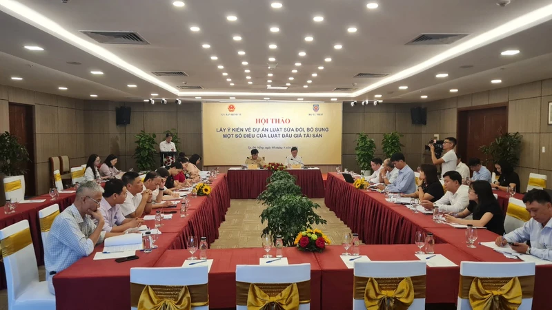 Quang cảnh Hội thảo Lấy ý kiến về Dự án Luật Sửa đổi, bổ sung một số điều của Luật Đấu giá tài sản.