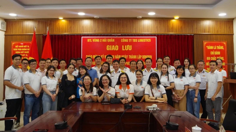 Vùng 2 Hải quân: Giao lưu, thông tin tuyên truyền về tình hình biển, đảo.