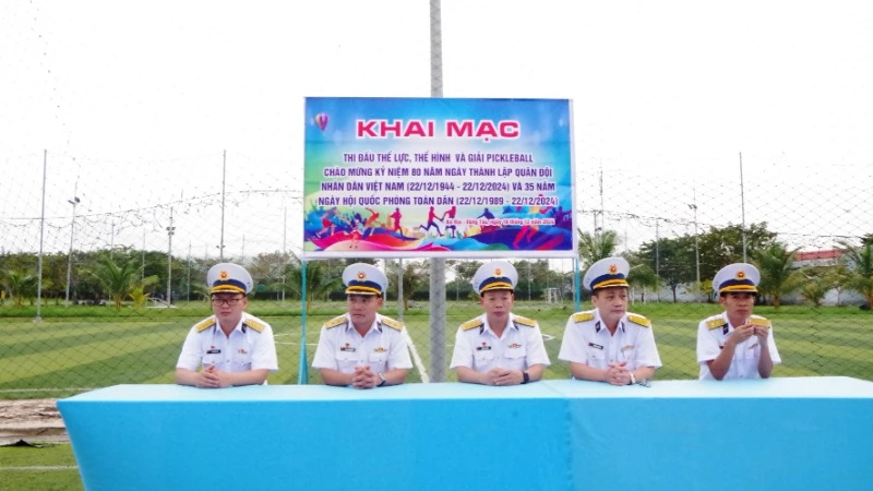 Quang cảnh buổi khai mạc Hội thao thể dục thể thao Lữ đoàn 167 Hải quân.
