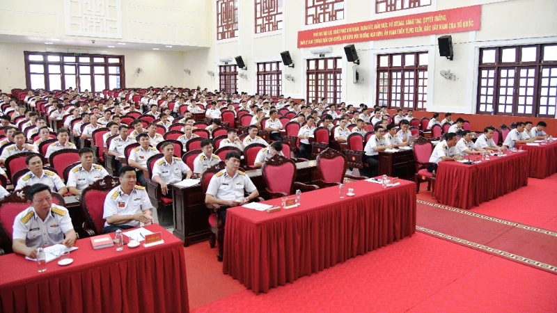 Các đại biểu tham dự hội nghị quán triệt nhiệm vụ đột phá toàn Quân chủng Hải quân năm 2025.