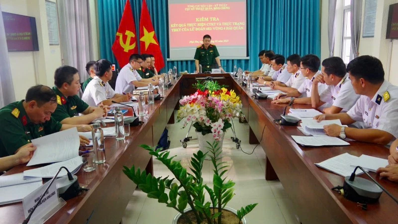 Đại tá Huỳnh Văn Đông, Phó Cục trưởng Cục Kỹ thuật Quân binh chủng phát biểu kết luận kiểm tra.